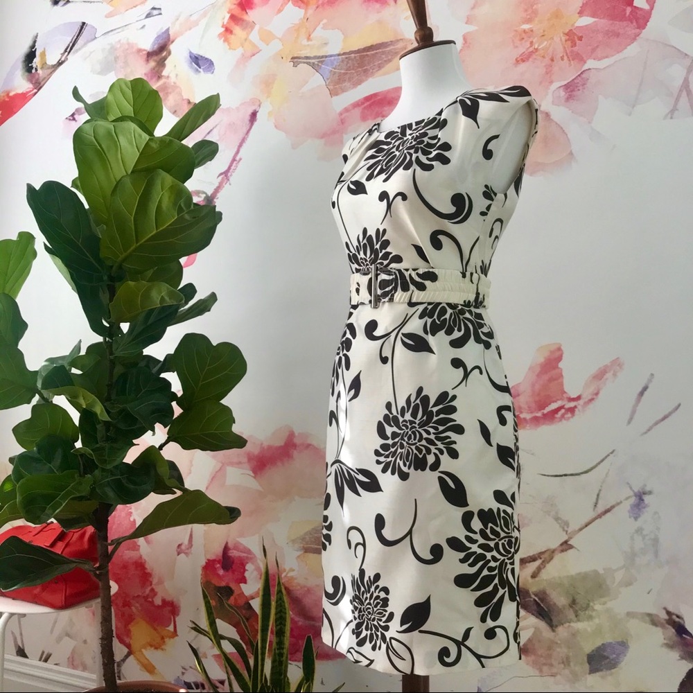 DONATED:  Floral Shift Dress 🍂🍁